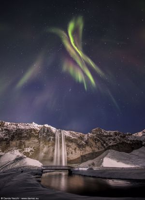 Aurora sopra Seljalandsfoss
